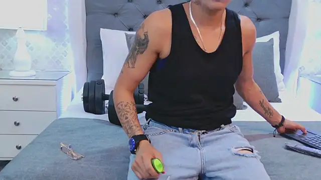 ZoeKrug online show from January 18, 2026, 3:21 am