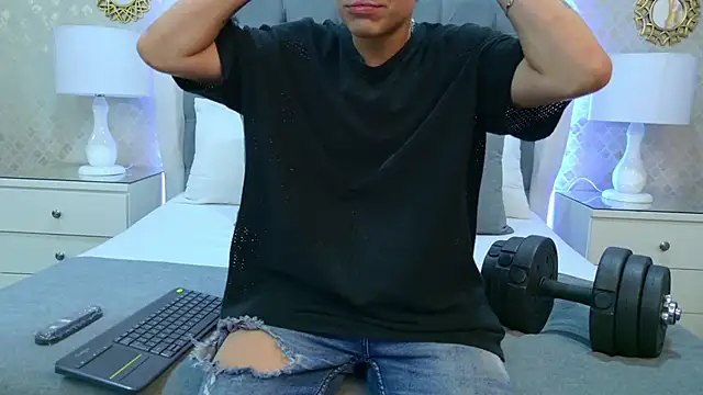 Snapshot of ZoeKrug chatting on November 14, 2025, 12:20 pm ZoeKrug online show from November 14, 2025, 12:20 pm