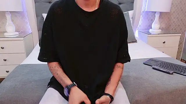 ZoeKrug online show from January 8, 2026, 11:38 am