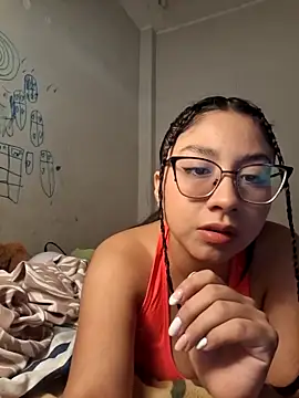 honeysweet111 online show from May 27, 2026, 8:05 pm