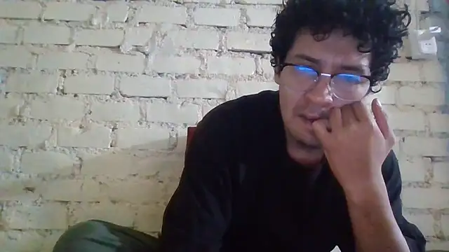 LecheDeSoya666 online show from May 1, 2026, 6:13 pm