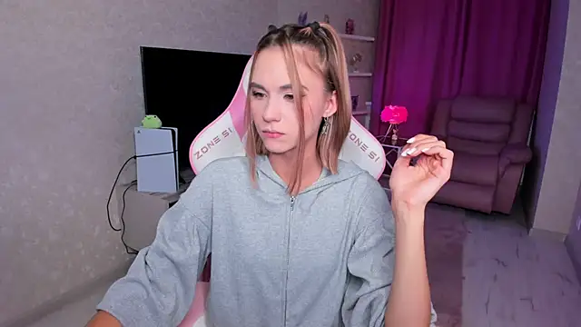 EllaCurtis online show from May 30, 2026, 6:02 pm