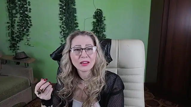 Snapshot of Habibi_Honeyy chatting on March 2, 2026, 2:02 pm Habibi Honeyy online show from March 2, 2026, 2:02 pm