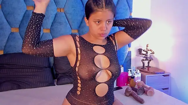 sasha roldann online show from July 15, 2026, 7:32 pm