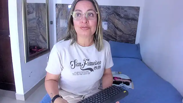 Snapshot of Agatha_Pleasure chatting on May 28, 2026, 11:49 am Agatha Pleasure online show from May 28, 2026, 11:49 am