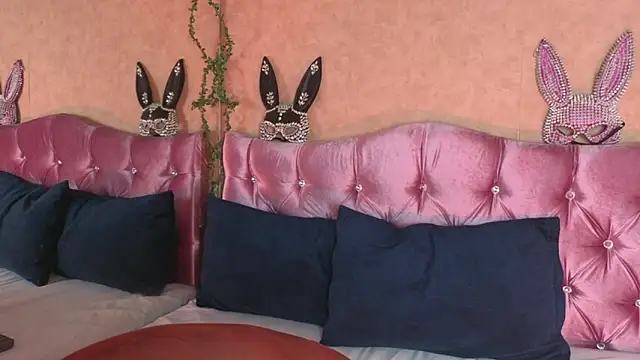 KARINAJTORRES online show from December 17, 2025, 9:53 pm