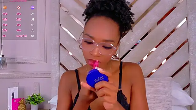 Agatha-Adams online show from November 4, 2025, 3:16 pm