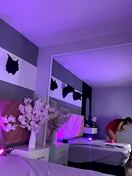 Bella Williiams online show from December 15, 2025, 12:22 pm