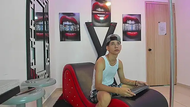 IMPERIAL GUYS01 online show from September 12, 2025, 1:28 am