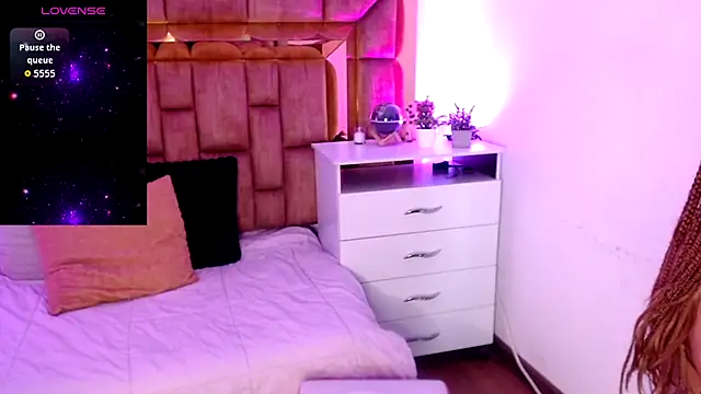 Camila Mishiima1 online show from October 8, 2025, 12:28 pm