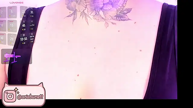 AriaBursett online show from November 18, 2025, 8:56 pm