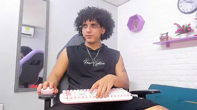 Xfire boy69 online show from October 9, 2025, 4:18 pm