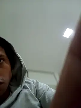 Snapshot of Facundo_2003_ chatting on October 19, 2025, 2:31 pm Facundo 2003  online show from October 19, 2025, 2:31 pm