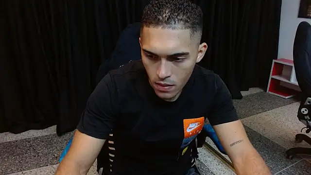 Snapshot of Derek_Storm_ chatting on November 27, 2025, 11:54 am Derek Storm online show from November 27, 2025, 11:54 am