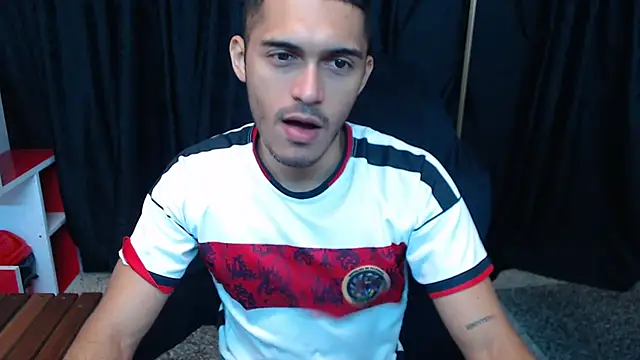 Snapshot of Derek_Storm_ chatting on November 21, 2025, 10:58 am Derek Storm online show from November 21, 2025, 10:58 am