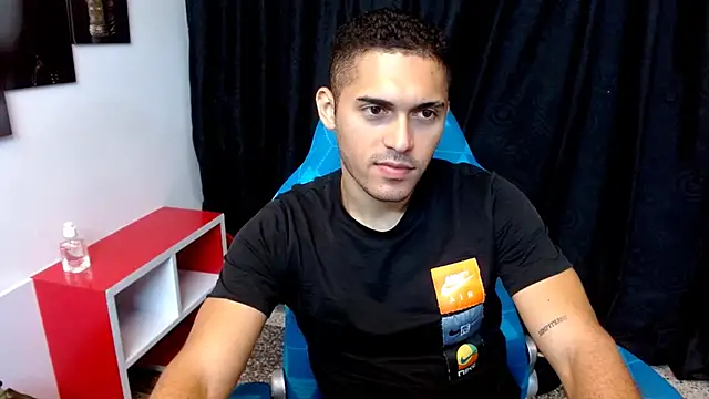 Snapshot of Derek_Storm_ chatting on December 21, 2025, 1:02 pm Derek Storm online show from December 21, 2025, 1:02 pm