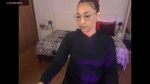 Snapshot of IvyShine7 chatting on April 19, 2026, 7:27 pm IvyShine7 online show from April 19, 2026, 7:27 pm