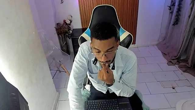 Darwin mayo online show from November 7, 2025, 5:17 pm