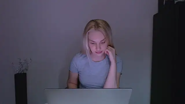 Snapshot of Lia_noo_regrets chatting on April 3, 2026, 7:09 pm Lia noo regrets online show from April 3, 2026, 7:09 pm