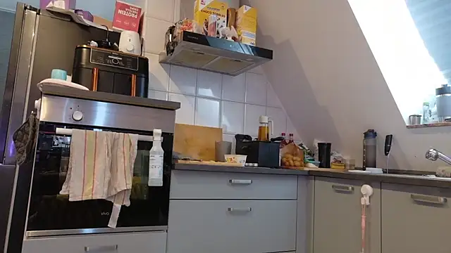 SweetTeenGirl online show from October 10, 2025, 10:16 am