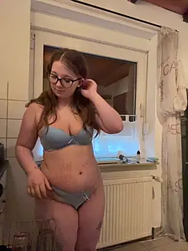 SweetTeenGirl online show from November 9, 2025, 2:21 pm