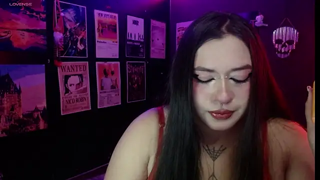 Ravendark  online show from May 19, 2026, 10:17 pm