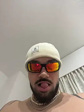 penebunny online show from December 16, 2025, 5:00 am