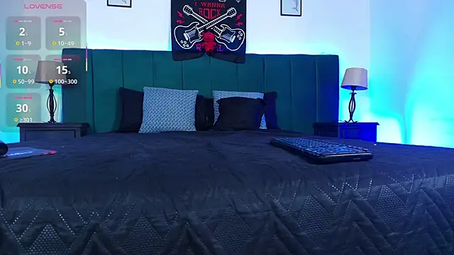 Alisse Moore online show from October 24, 2025, 1:43 pm