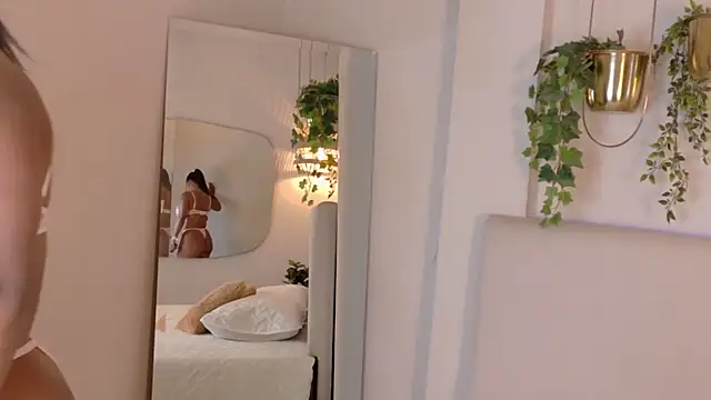 Snapshot of LanaRozz chatting on October 23, 2025, 7:34 pm LanaRozz online show from October 23, 2025, 7:34 pm