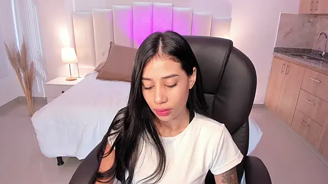 Snapshot of miranda_crawfor chatting on October 31, 2025, 12:35 pm miranda crawfor online show from October 31, 2025, 12:35 pm