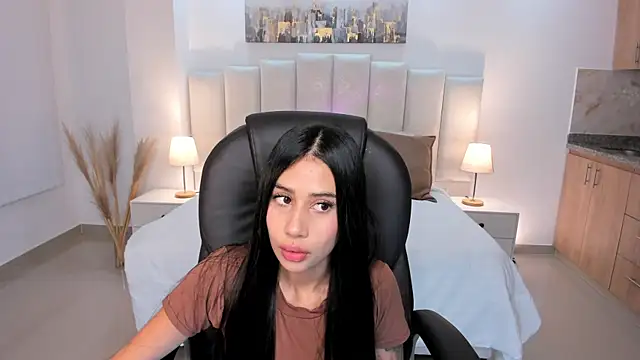 Snapshot of miranda_crawfor chatting on October 24, 2025, 12:15 pm miranda crawfor online show from October 24, 2025, 12:15 pm