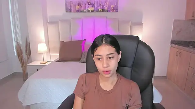 Snapshot of miranda_crawfor chatting on December 2, 2025, 11:45 am miranda crawfor online show from December 2, 2025, 11:45 am