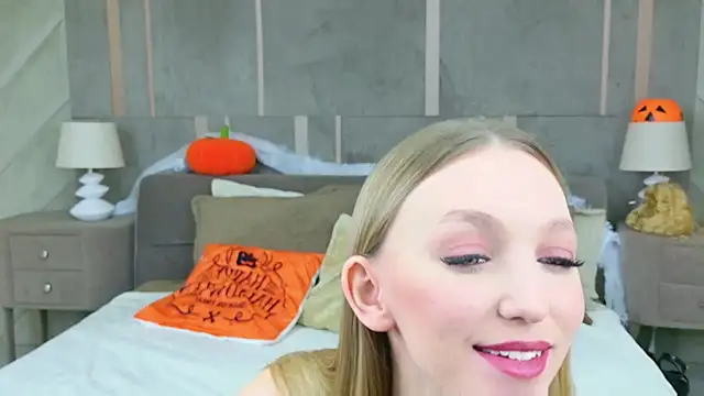 KellyBradford online show from November 4, 2025, 6:06 am