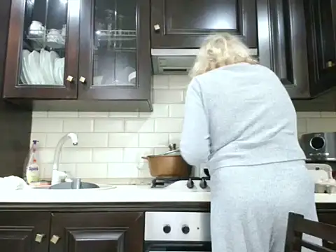 Snapshot of ButterflyBlondie chatting on November 17, 2025, 2:59 am ButterflyBlondie online show from November 17, 2025, 2:59 am