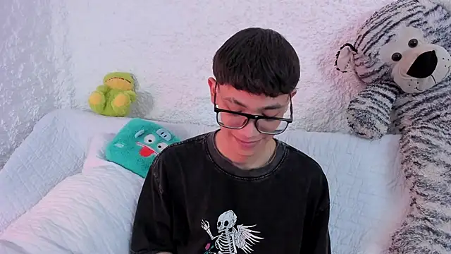 thiago kinghot online show from September 29, 2025, 5:58 am