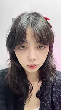 xuannv0000 online show from December 1, 2025, 3:13 pm