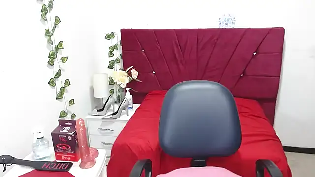 Snapshot of Julieta_curvy69 chatting on November 12, 2025, 12:37 am Julieta curvy69 online show from November 12, 2025, 12:37 am