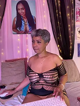 skarlleth 11 online show from November 20, 2025, 2:07 pm