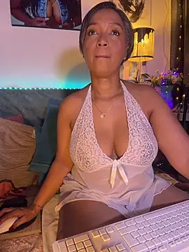 Snapshot of skarlleth_11 chatting on July 10, 2026, 1:44 pm skarlleth 11 online show from July 10, 2026, 1:44 pm