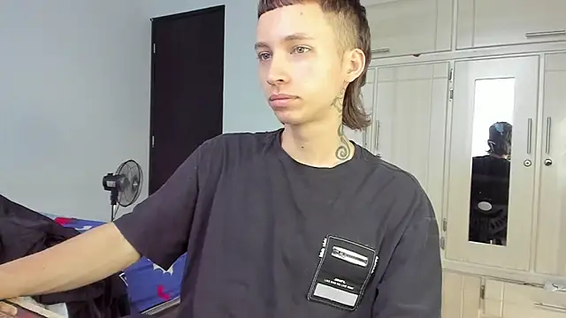 spacehumanz online show from December 17, 2025, 2:22 pm