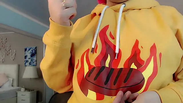 maddissonivanova online show from March 26, 2026, 7:12 pm