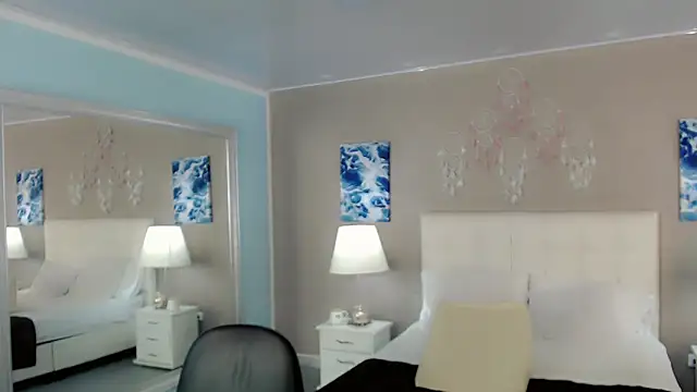 maddissonivanova online show from October 24, 2025, 2:43 am