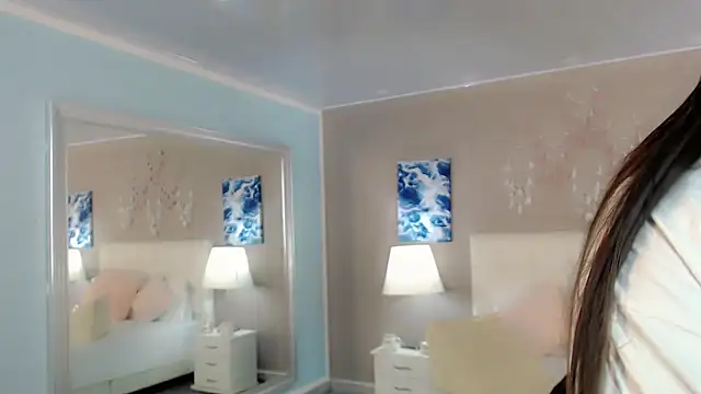 maddissonivanova online show from December 1, 2025, 6:42 pm