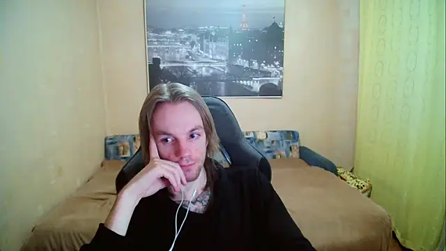 Snapshot of AdamDickens chatting on September 22, 2025, 8:26 pm AdamDickens online show from September 22, 2025, 8:26 pm