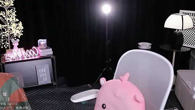 Snapshot of coward_by chatting on October 21, 2025, 10:03 am coward by online show from October 21, 2025, 10:03 am