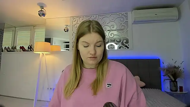 Snapshot of AshleyJoness chatting on October 16, 2025, 5:05 am AshleyJoness online show from October 16, 2025, 5:05 am