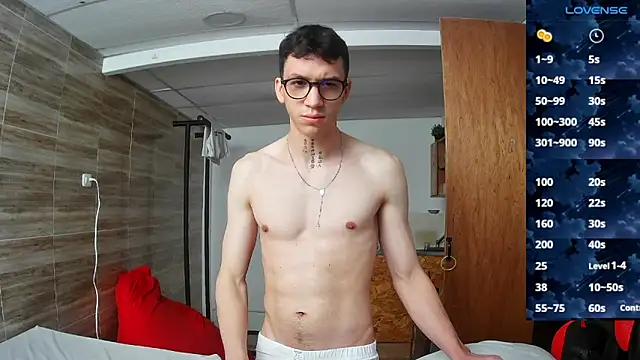 Snapshot of angelicious_ chatting on October 7, 2025, 12:28 pm angelicious online show from October 7, 2025, 12:28 pm