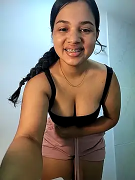 Snapshot of Eimy-04 chatting on September 24, 2025, 2:45 pm Eimy-04 online show from September 24, 2025, 2:45 pm