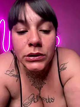 valen1891 online show from November 19, 2025, 2:11 am