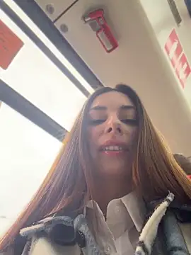 Amelie Crosby online show from June 1, 2026, 1:44 pm
